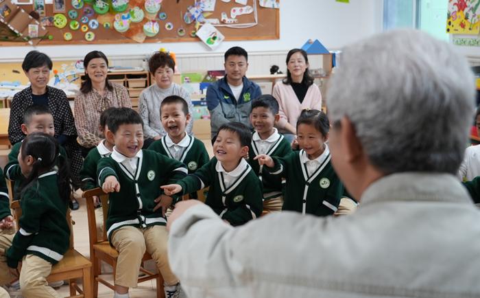 别样读书日——合肥宿幼总园来了位神秘嘉宾给娃娃讲故事