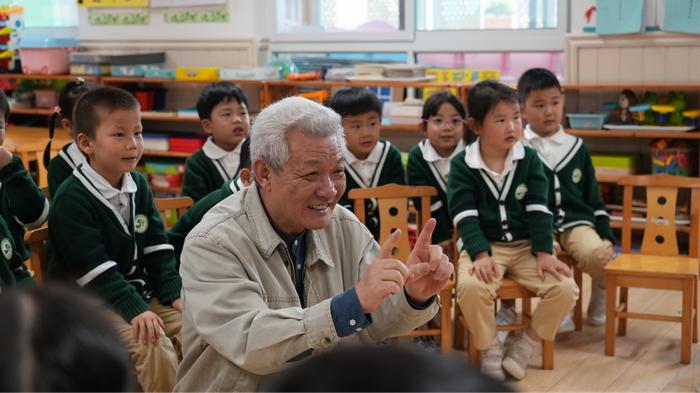 别样读书日——合肥宿幼总园来了位神秘嘉宾给娃娃讲故事