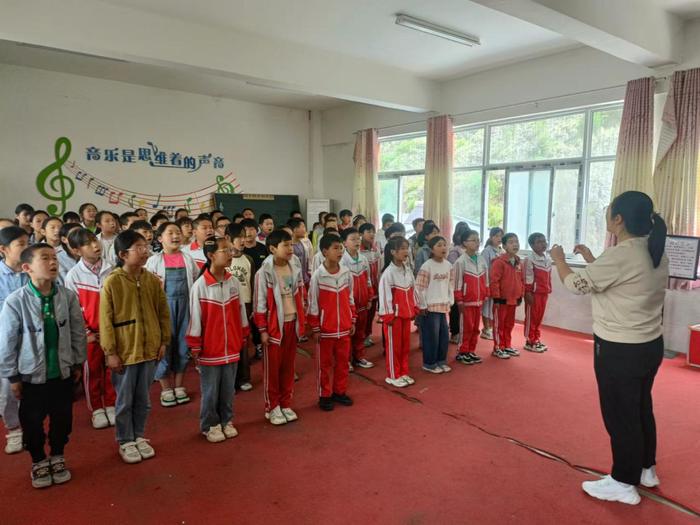 淅川县第一小学教育集团西簧校区：组建校园小小合唱团，提质减负促“五育并举”