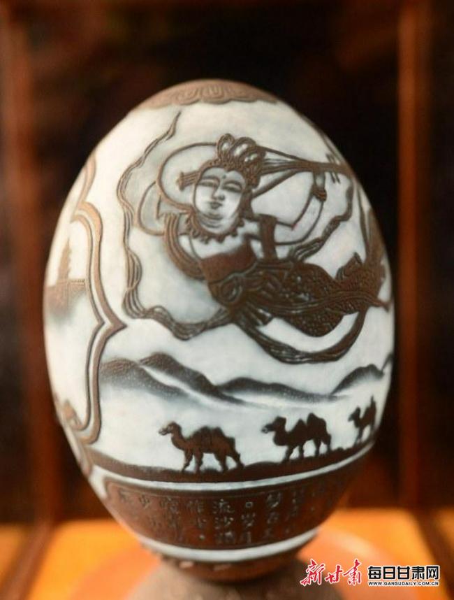 小蛋壳上自有大世界 看蛋雕艺术家吴义泽妙“刀”生花
