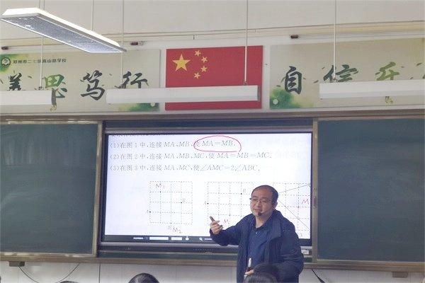 一支粉笔，两袖微尘，三尺讲台，四季耕耘——郑州市二七区嵩山路学校优秀教师樊二锋