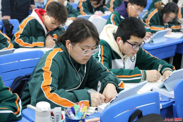 ​岳阳市博雅南湖学校特色发展之路（2）——AI点睛课堂 智慧赋能未来