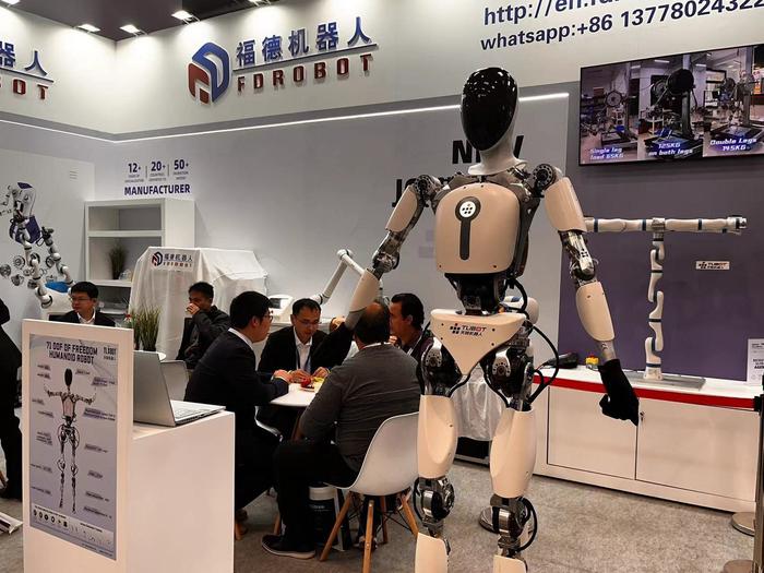 人形机器人。受访者供图