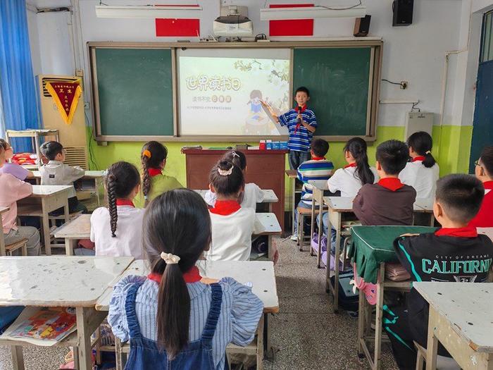 最喜欢的书送给你——上街区铝城小学开展“世界读书日”系列活动