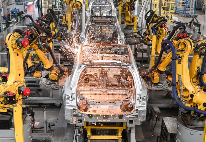 共话中国经济新机遇｜德国汽车专家：汽车发展的未来在中国