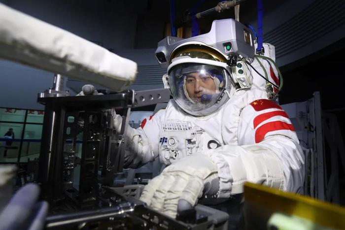 独家 | 航天员李广苏：“为祖国出征太空是我莫大的幸福”