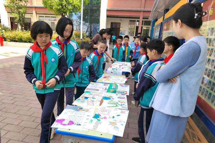 传播家乡声音   厚植爱国情怀——淅川县第八小学举行“读历史 爱家乡”手抄报展览