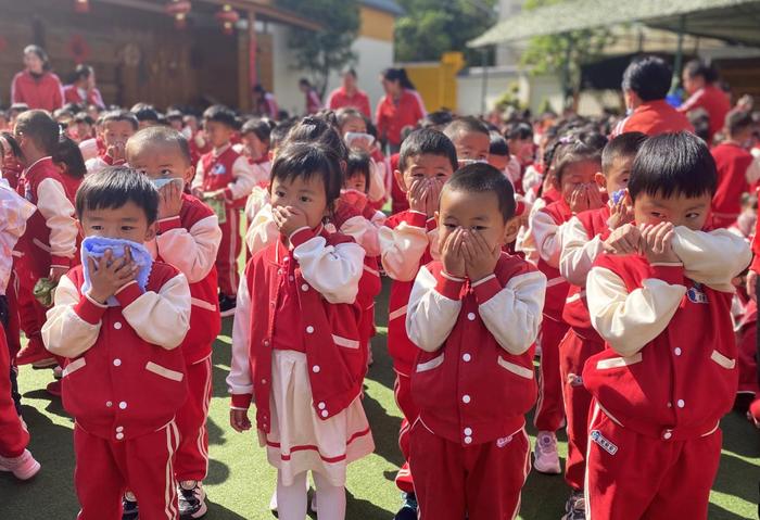 丽江市新苗幼儿园：消防演练 安全“童”行