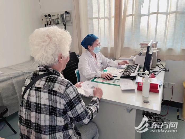 申城社区医院成长记④｜一次挂号两次就诊 “云配药”让慢病老人“少跑腿”