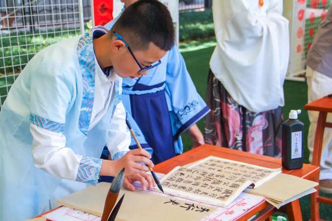 西安藤信学校“遨游汉字王国，品味汉韵悠长”暨汉服节主题活动圆满举行！