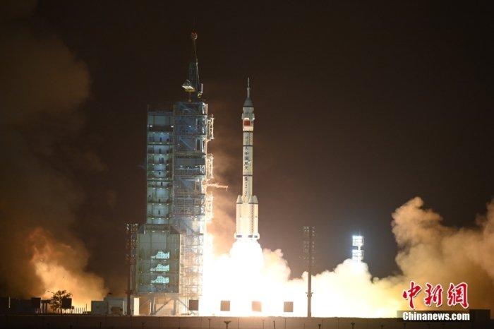 神十八发射、太空养鱼、瞄准登月……境外媒体：中国“太空梦”正加速