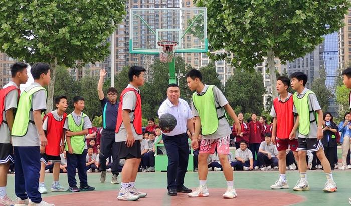 迎“篮”而上，谁主沉浮——郑州市树人外国语学校南校区“树人杯”篮球赛开幕