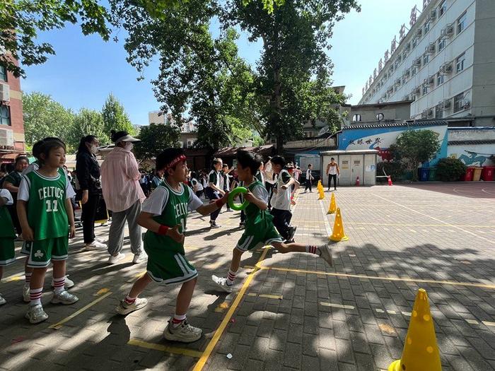 “阳光书香 运动成长”——管城区外国语小学货栈街校区举行第四届体育节开幕式