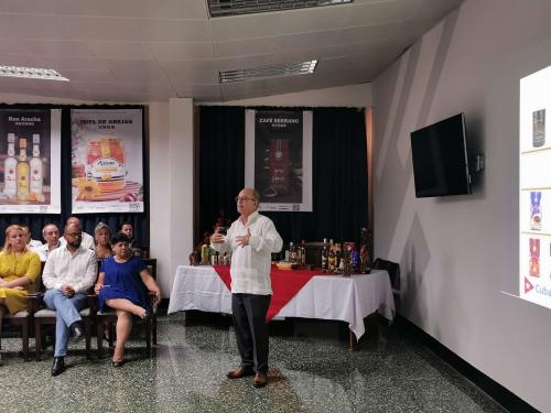 驻古巴大使马辉出席京东古巴精品国家馆开馆两周年庆典活动