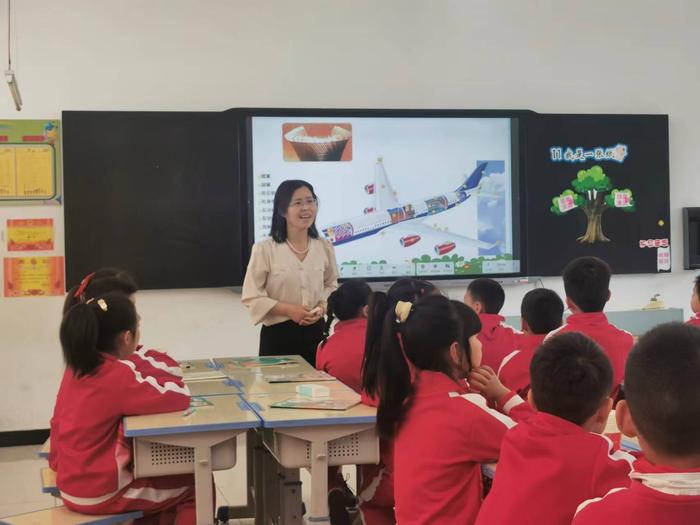 灞桥区思政课研究指导中心送教活动在新建小学举行