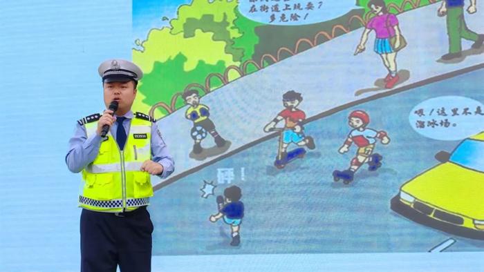 莲湖区星火路小学：交警叔叔进校园 安全教育助成长