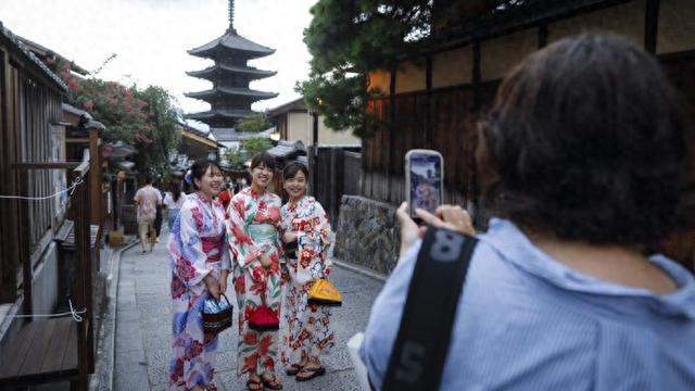 “黄金周”假期启幕，日本如何应对大客流？
