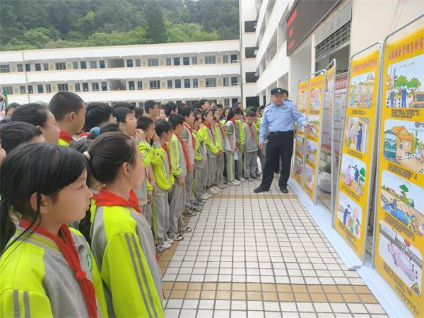 张湾区炉子小学开展铁路安全知识进校园宣讲活动