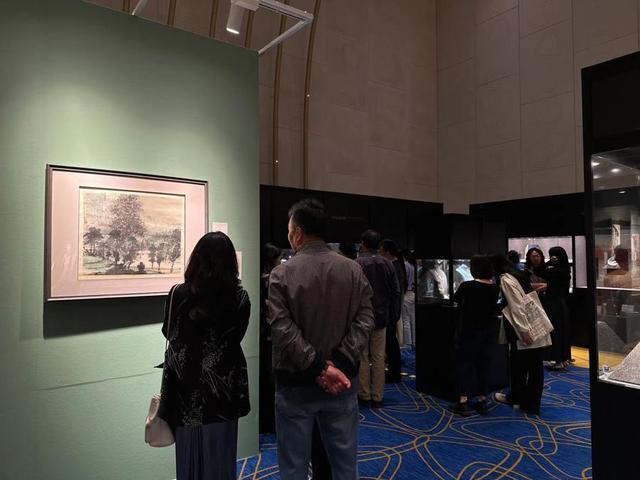 400余件拍品在上海中心开展，将促进北京上海两地艺术品交易市场灵活流通