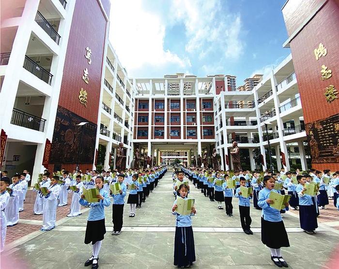 师生诵读国学经典 传统文化滋润心田