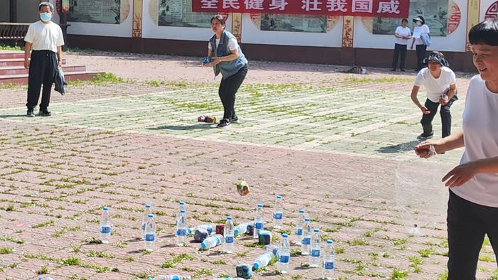 劳动展风采 运动新师训 ——镇平县教师进修学校举办 “庆五一”趣味运动会