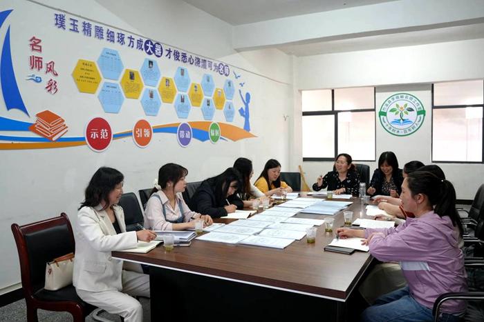 竹溪县小学语文名师工作室顺利通过教师发展中心考核