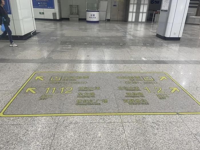 通道突然消失！上海一地铁站改造引吐槽：700多米绕路13分钟，阻断两个商场…