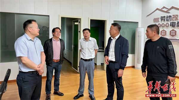 省职教社领导赴澧县职业中专学校调研黄炎培创新创业孵化基地