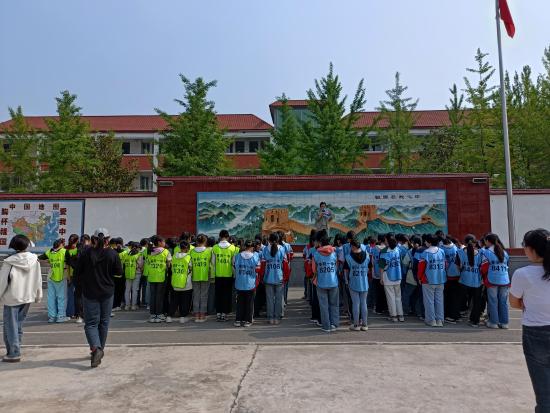 西峡县重阳镇第一初级中学开展男生女生心理生理健康辅导活动