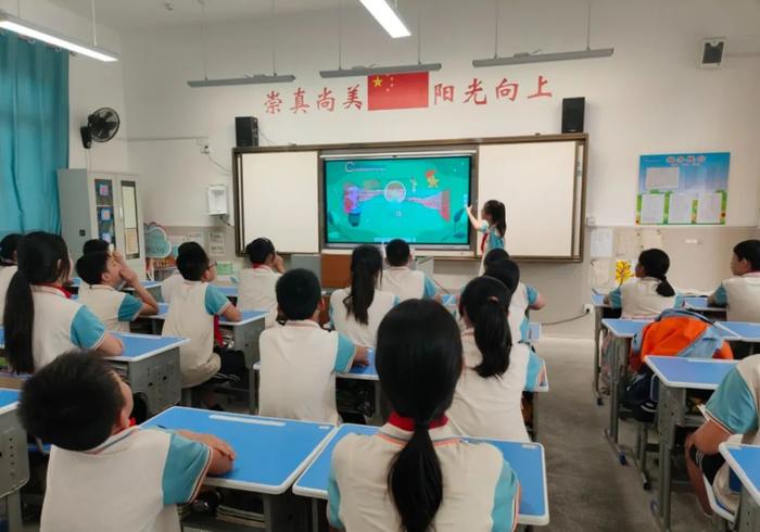 【开局起步dou精彩•德育】小小环保家 大大世界梦——桂林市崇善龙光小学开展“世界地球日”主题队会活动