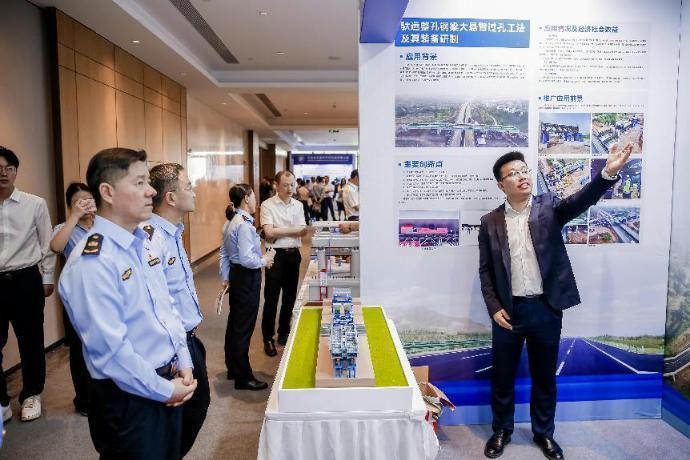 中交一公局集团在江西省平安百年品质工程推广会上成果“吸睛”
