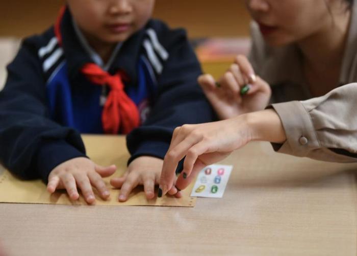 “AI编程第一课”走进北京市盲人学校，为盲童打造线上公开课