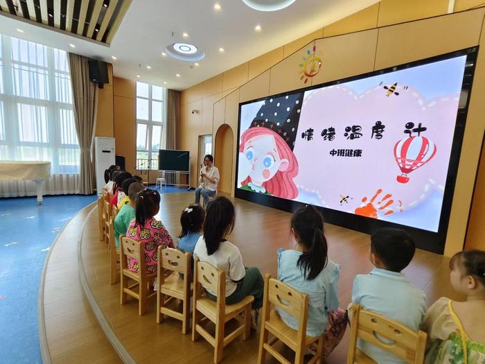 且教且思 携手共进 西安市灞桥区第六幼儿园开展教师公开课活动