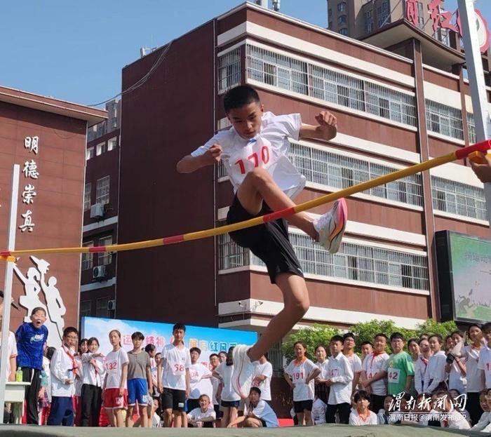 临渭区育红小学举行2024年春季田径运动会