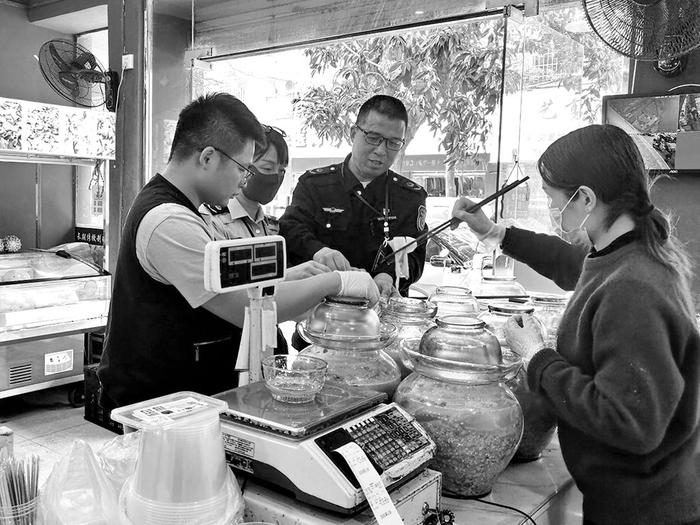 广西壮族自治区南宁市柳江区市场监管局开展生产经营环节酸嘢食品安全整治工作