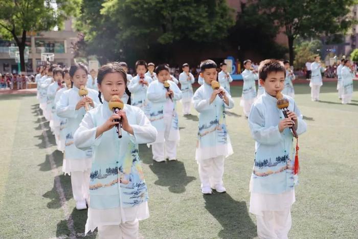 西安市曲江第十三小学举行春季田径运动会