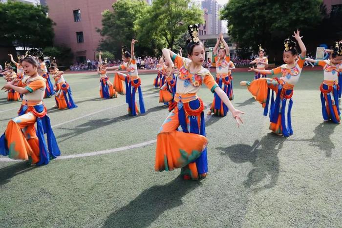 西安市曲江第十三小学举行春季田径运动会