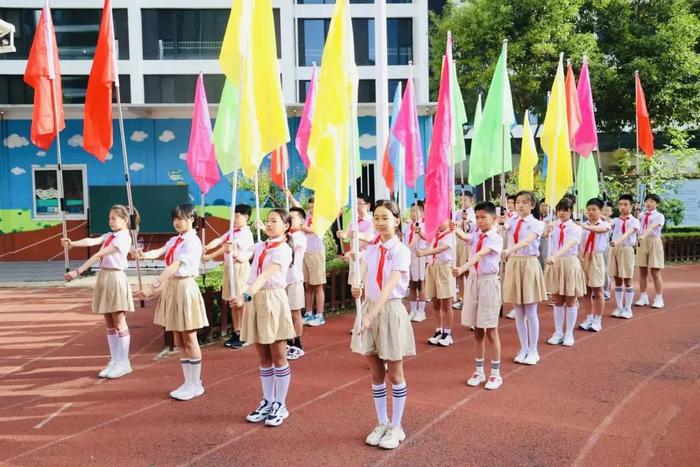 西安市曲江第十三小学举行春季田径运动会