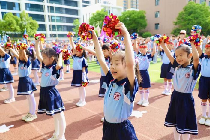 西安市曲江第十三小学举行春季田径运动会