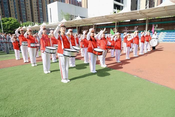 西安市曲江第十三小学举行春季田径运动会