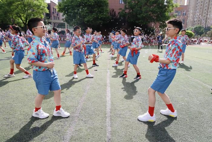 西安市曲江第十三小学举行春季田径运动会