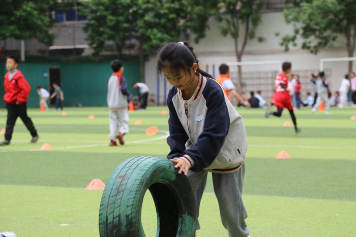 趣味无极限 运动向未来 金水区南阳路第二小学开展全员趣味运动会