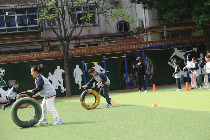 趣味无极限 运动向未来 金水区南阳路第二小学开展全员趣味运动会