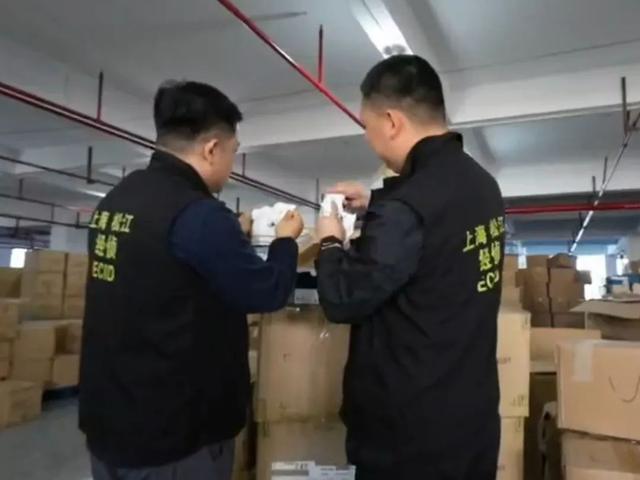 查处假冒知名品牌帆布鞋2万余双，松江警方捣毁一网络销假团伙