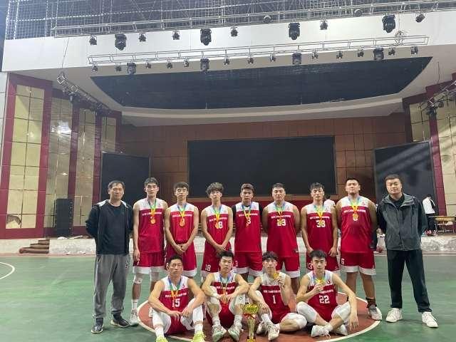 四川工商职业技术学院在都江堰市第二届大学生篮球联赛中夺冠