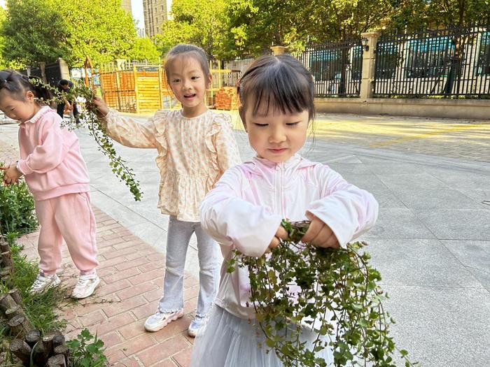 二七区实验幼儿园榕江路园以“劳”树品德，以“动”促成长