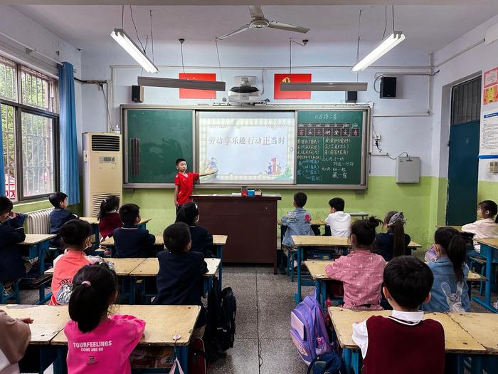 弘扬劳模精神 争当时代先锋 上街区铝城小学开展劳动节主题活动