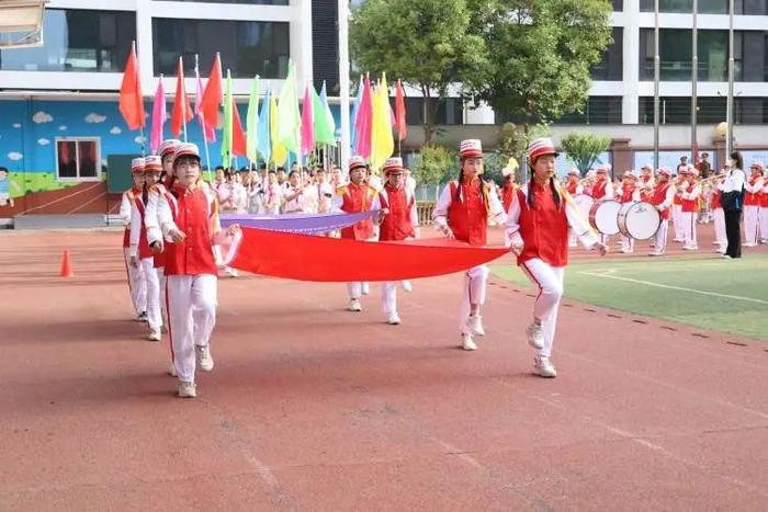 西安市曲江第十三小学举行春季田径运动会