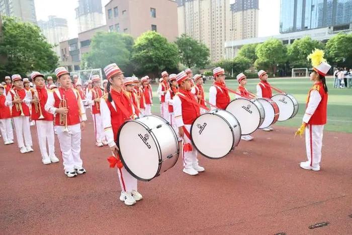 西安市曲江第十三小学举行春季田径运动会