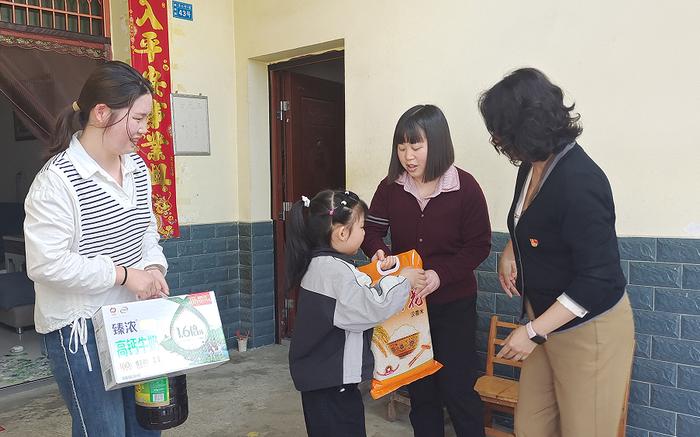 安州区桑枣镇幼儿园党支部开展“让爱的阳光沐浴每一位孩子”活动